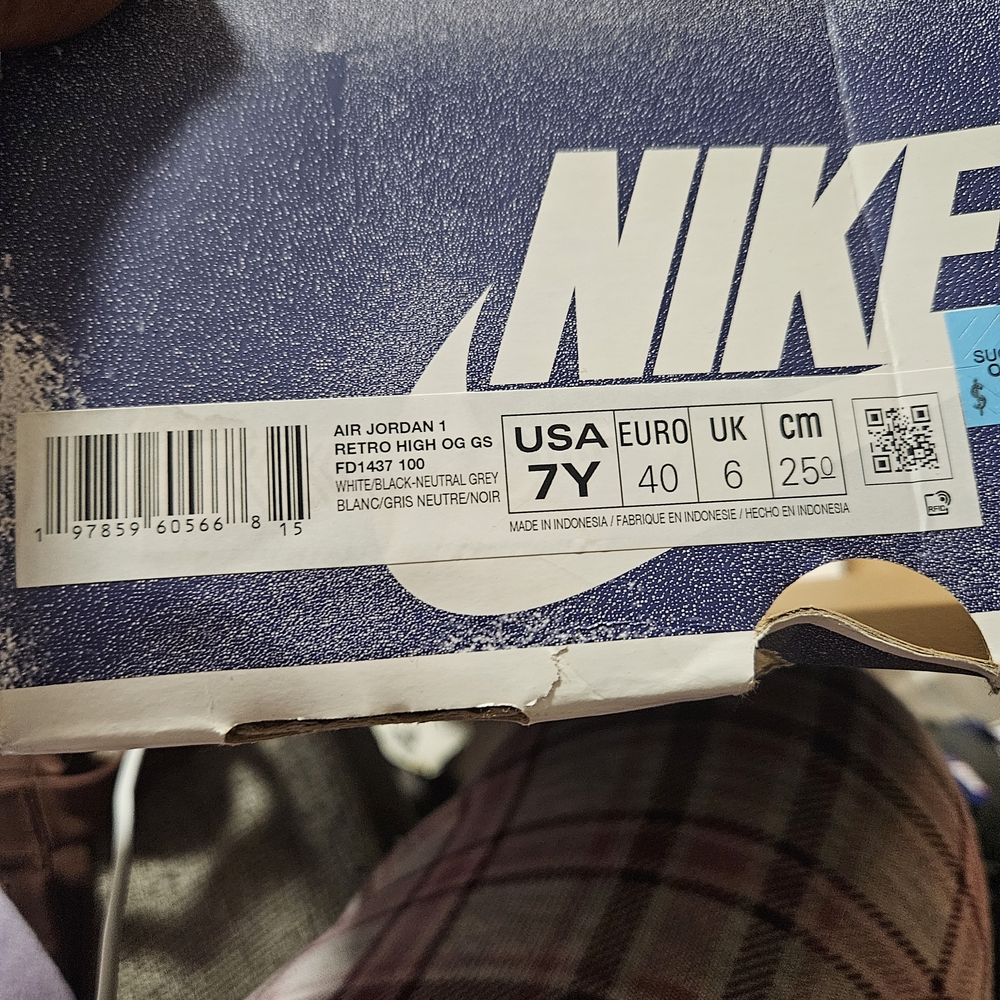 Nike Air Jordan 1 Retro High OG GS in White and Black